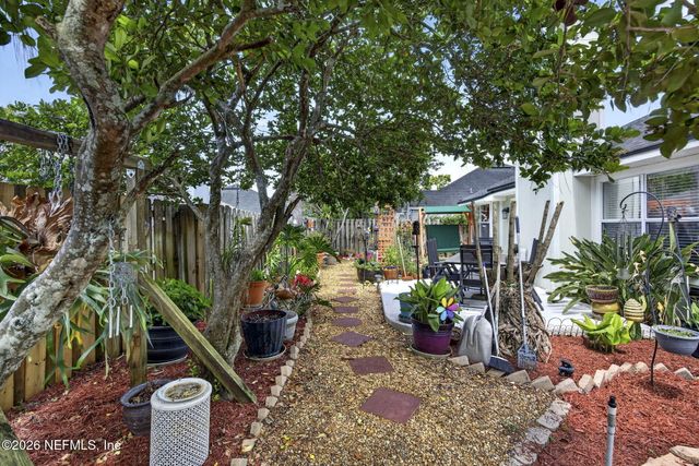 293 MAPLEWOOD Drive, St. Johns, FL 32259