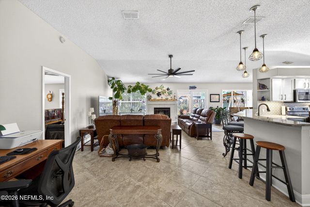 293 MAPLEWOOD Drive, St. Johns, FL 32259