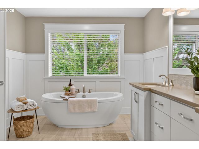 15877 Nw HECKMAN Ln, Portland, OR 97229