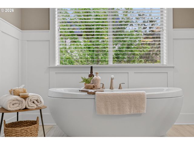 15877 Nw HECKMAN Ln, Portland, OR 97229