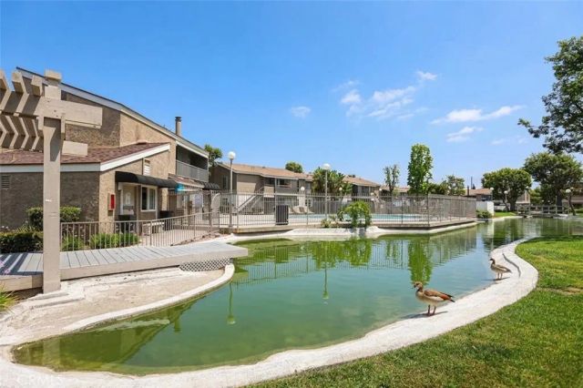 2839 S Fairview St F, Santa Ana, CA 92704