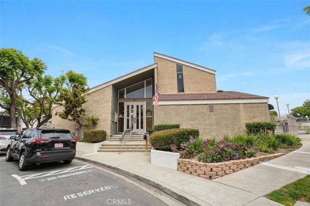 2839 S Fairview St F, Santa Ana, CA 92704