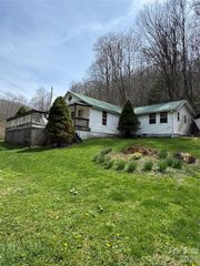 63 Jeffrey Franklin Lane, Newland, NC 28657