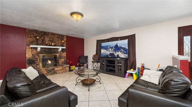 15939 Mojave, Hesperia, CA 92345
