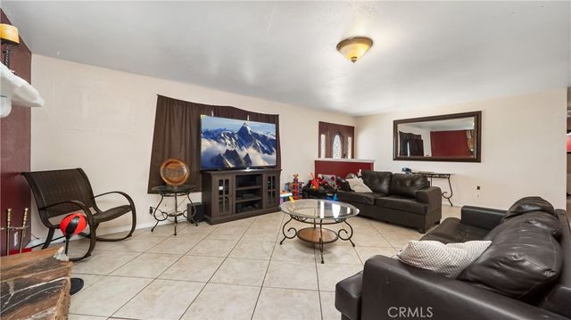 15939 Mojave, Hesperia, CA 92345