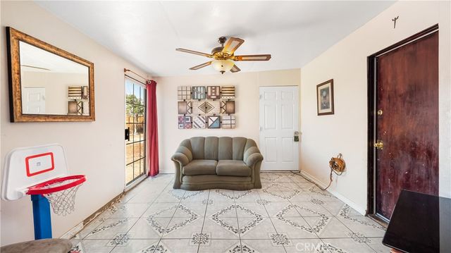 15939 Mojave, Hesperia, CA 92345