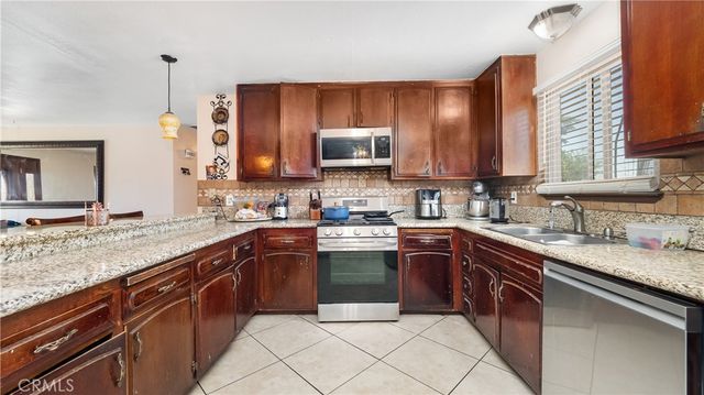 15939 Mojave, Hesperia, CA 92345