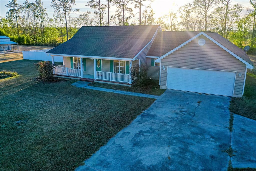 2395 N Clough Bay Road, Waycross, GA 31503