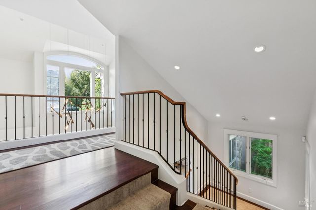 230 Summit Ave, San Rafael, CA 94901