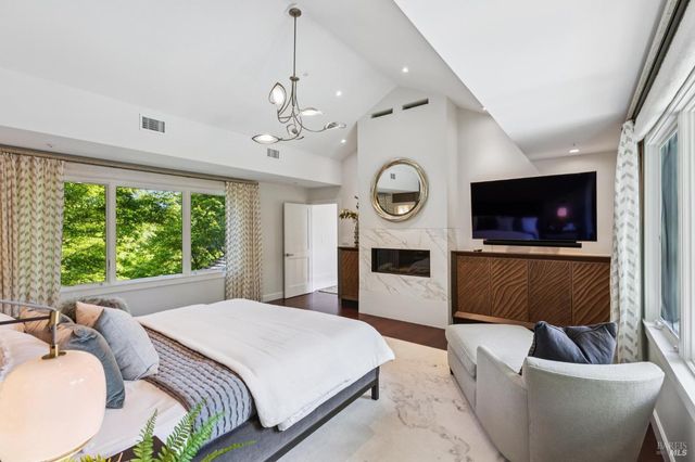 230 Summit Ave, San Rafael, CA 94901