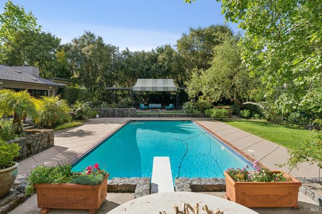 230 Summit Ave, San Rafael, CA 94901