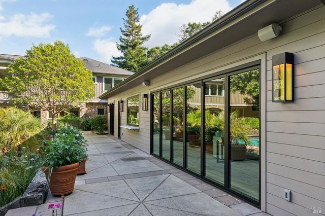 230 Summit Ave, San Rafael, CA 94901