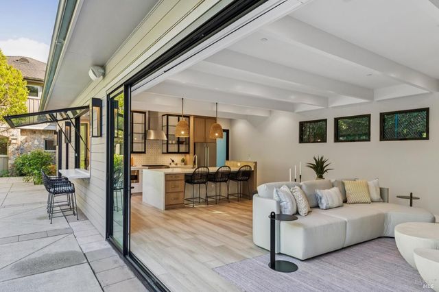 230 Summit Ave, San Rafael, CA 94901