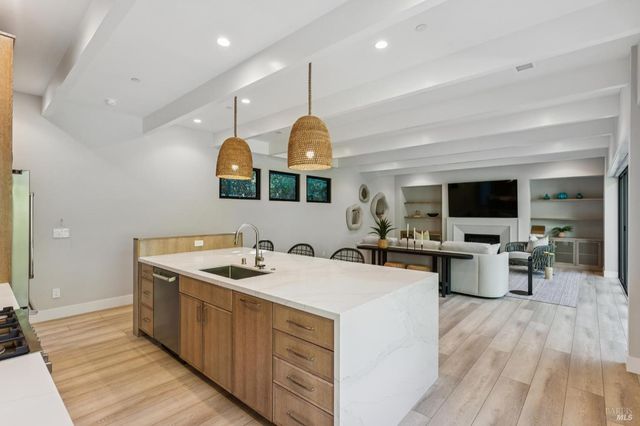 230 Summit Ave, San Rafael, CA 94901