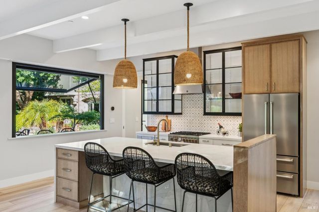 230 Summit Ave, San Rafael, CA 94901