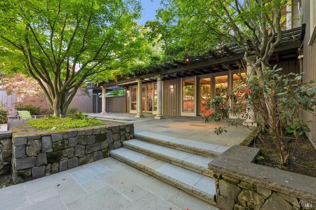 230 Summit Ave, San Rafael, CA 94901