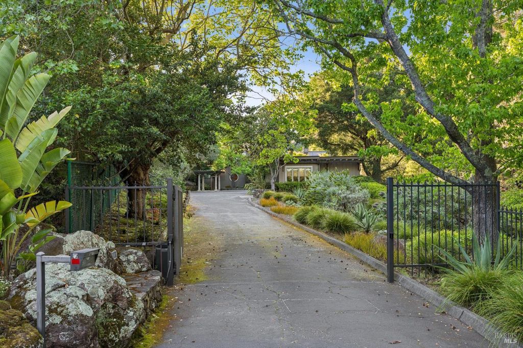 230 Summit Ave, San Rafael, CA 94901