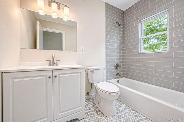 13 Graham Place, Nesconset, NY 11767