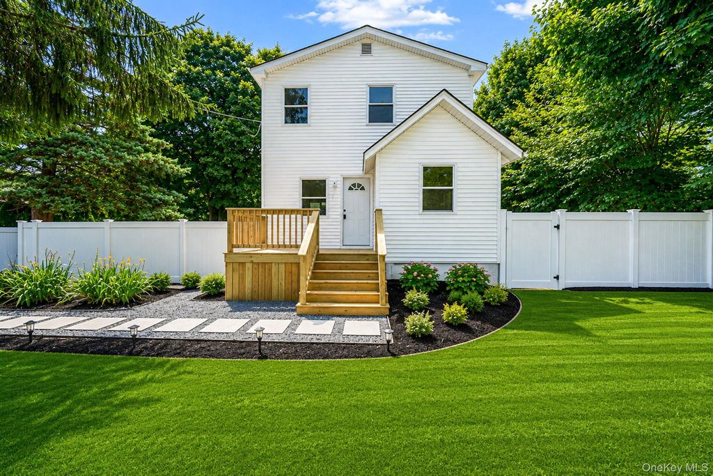 13 Graham Place, Nesconset, NY 11767
