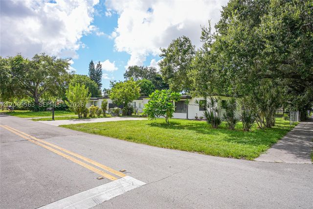 6336 Garfield St, Hollywood, FL 33024