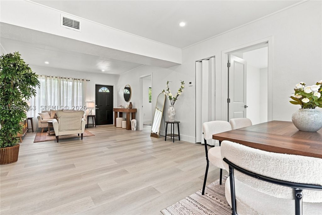 Image 4 of property listing at 6336 Garfield St, Hollywood, FL 33024