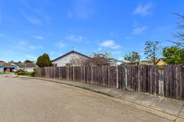 1373 Longspur Court, Mckinleyville, CA 95519