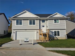 1824 Holly Meadow Avenue SW, Cedar Rapids, IA 52404