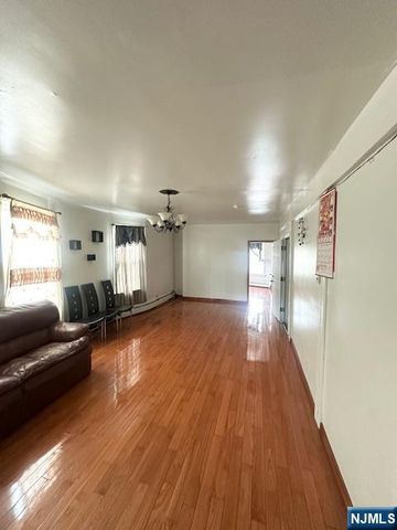 992 S Orange Avenue, Newark, NJ 07106