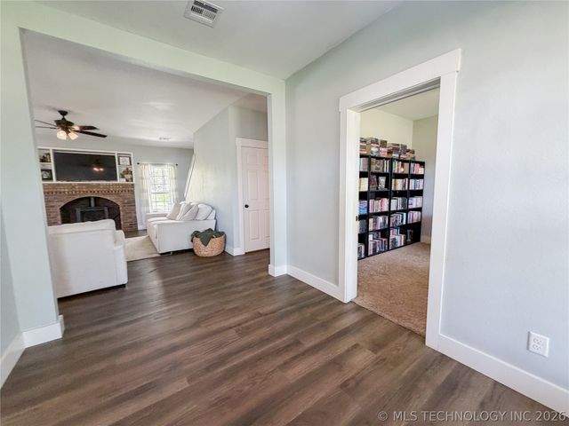 17773 W Stone Chapel Road, Tahlequah, OK 74464