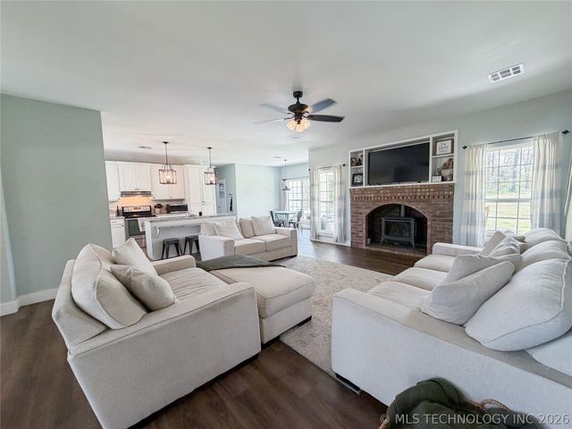 17773 W Stone Chapel Road, Tahlequah, OK 74464