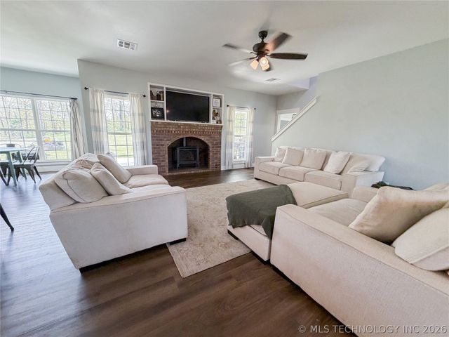 17773 W Stone Chapel Road, Tahlequah, OK 74464