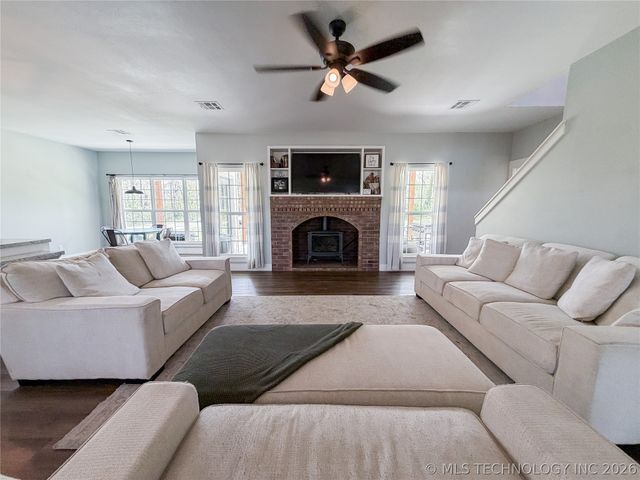 17773 W Stone Chapel Road, Tahlequah, OK 74464