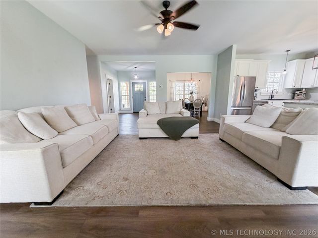 17773 W Stone Chapel Road, Tahlequah, OK 74464