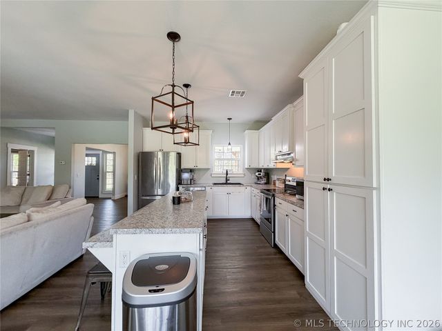 17773 W Stone Chapel Road, Tahlequah, OK 74464