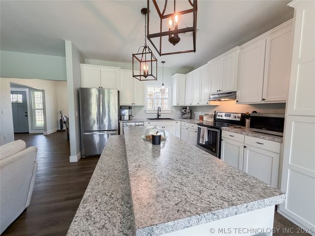 17773 W Stone Chapel Road, Tahlequah, OK 74464