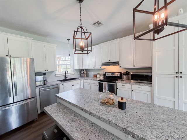 17773 W Stone Chapel Road, Tahlequah, OK 74464