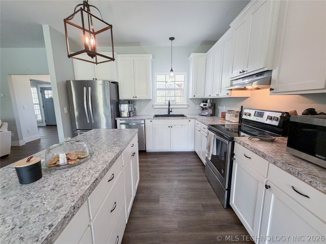 17773 W Stone Chapel Road, Tahlequah, OK 74464