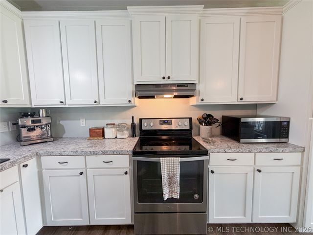 17773 W Stone Chapel Road, Tahlequah, OK 74464
