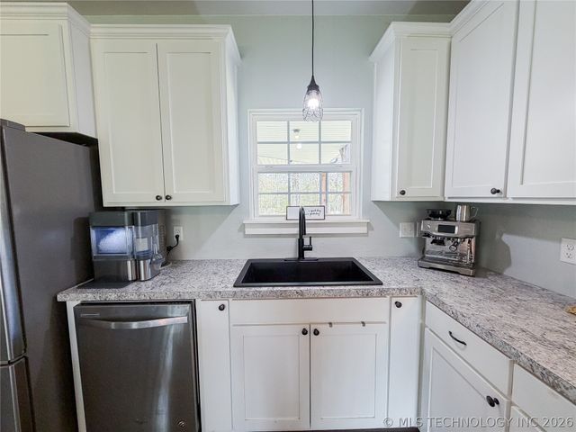 17773 W Stone Chapel Road, Tahlequah, OK 74464