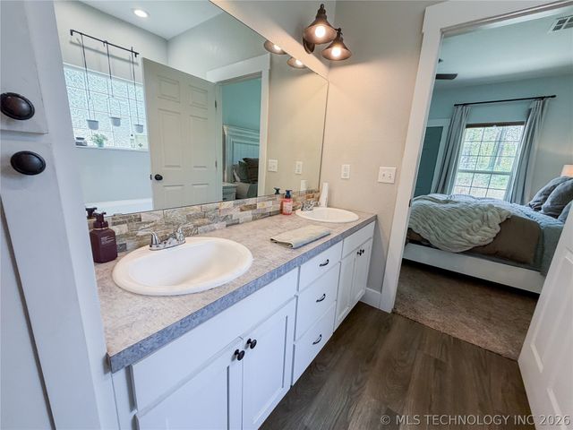 17773 W Stone Chapel Road, Tahlequah, OK 74464