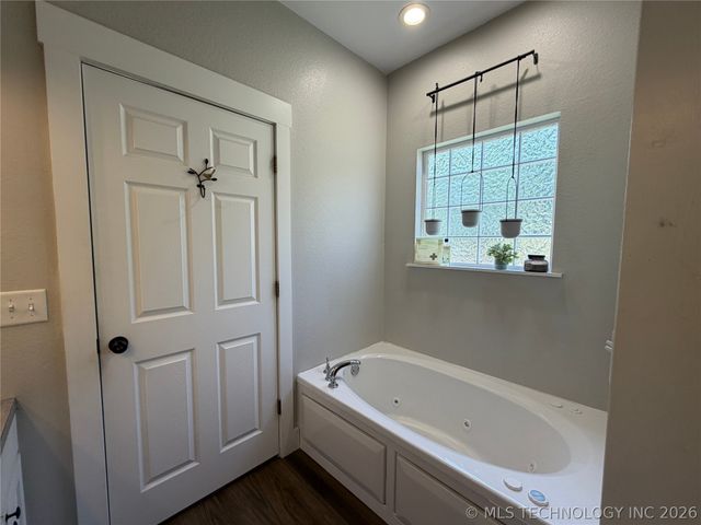 17773 W Stone Chapel Road, Tahlequah, OK 74464