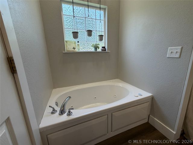 17773 W Stone Chapel Road, Tahlequah, OK 74464
