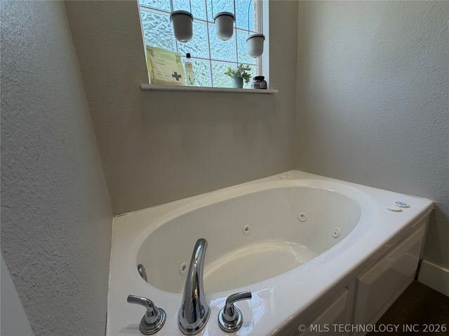 17773 W Stone Chapel Road, Tahlequah, OK 74464