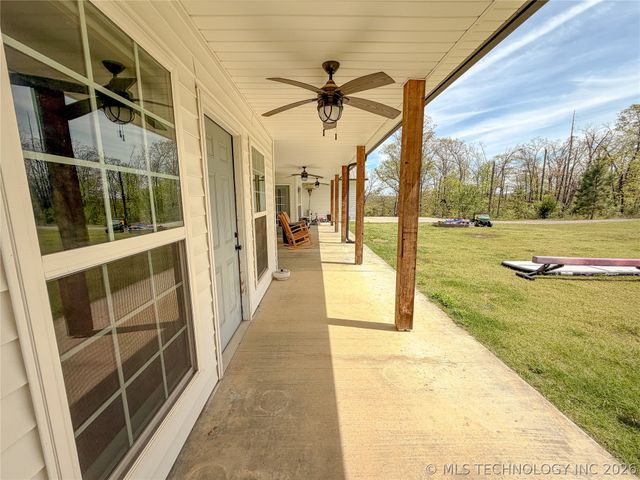 17773 W Stone Chapel Road, Tahlequah, OK 74464