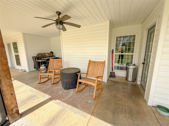 17773 W Stone Chapel Road, Tahlequah, OK 74464
