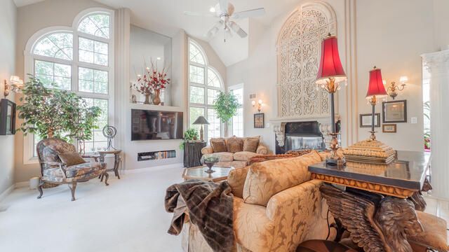 836 Royal Dublin Lane, Dyer, IN 46311