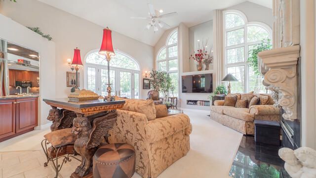 836 Royal Dublin Lane, Dyer, IN 46311