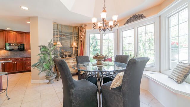 836 Royal Dublin Lane, Dyer, IN 46311