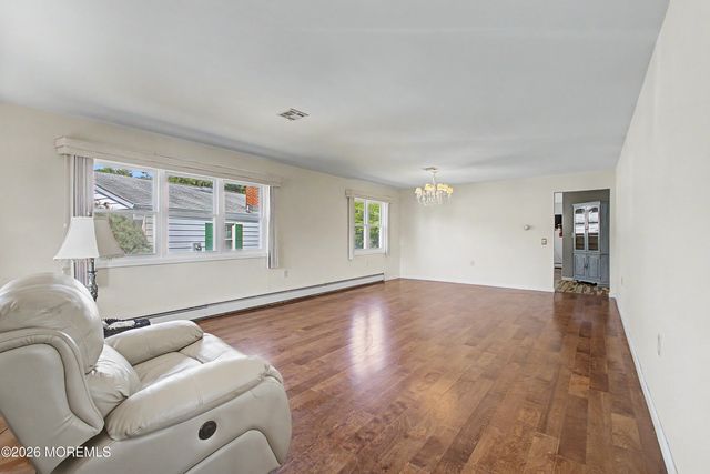 17 Freeport Court, Toms River, NJ 08757