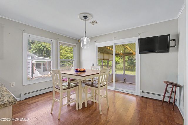 17 Freeport Court, Toms River, NJ 08757